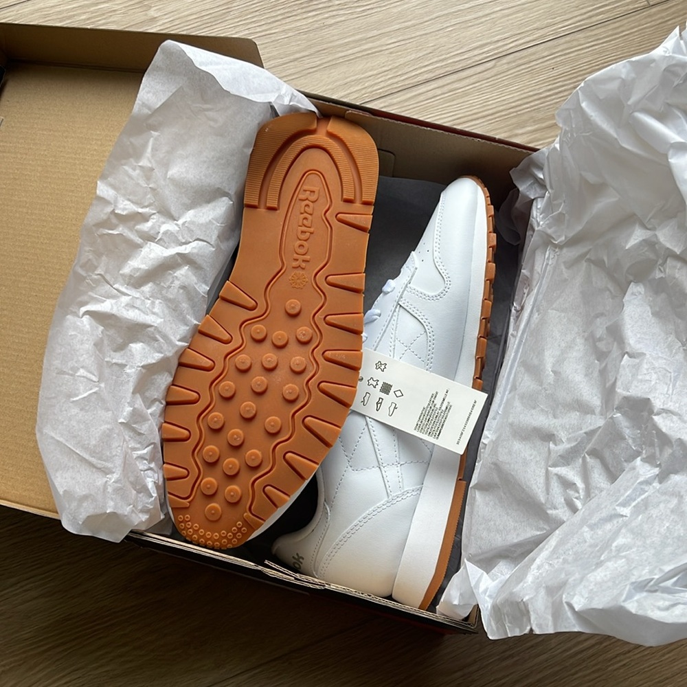 Reebok Women's Classic Leather Shoes - Picture 8 of 10